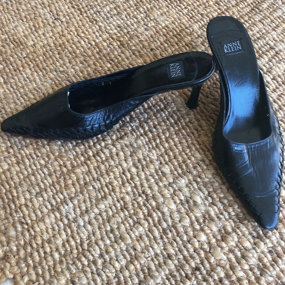 Anne Klein Black Mule with pointed toe